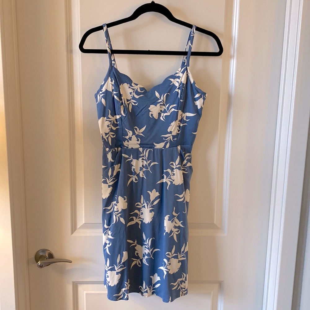 41 Hawthorn blue floral sundress WITH POCKETS! Size M